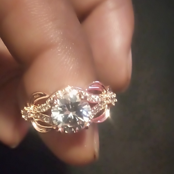 Women's Size 6 Rose gold CZ stone ring - Picture 5 of 6